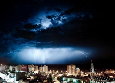 20100221033110-comodoro.jpg